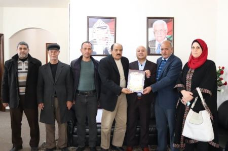 د. ابو هولي يلتقي وفد هيئة المتقاعدين العسكريين في محافظة الوسطى